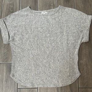H&M Black & White Short Sleeve Top w/ Cuff Cap Sleeves. Scoop Neck & Hem. XL
